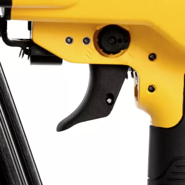 DEWALT Pneumatic 21-Degree Collated Framing Nailer