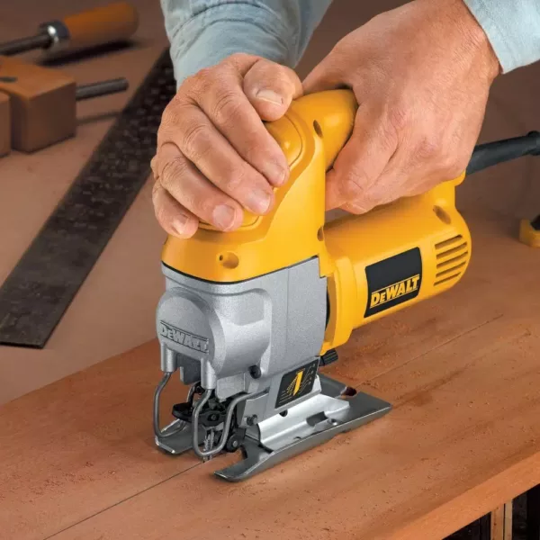 DEWALT 5.5 Amp Corded Jig Saw Kit