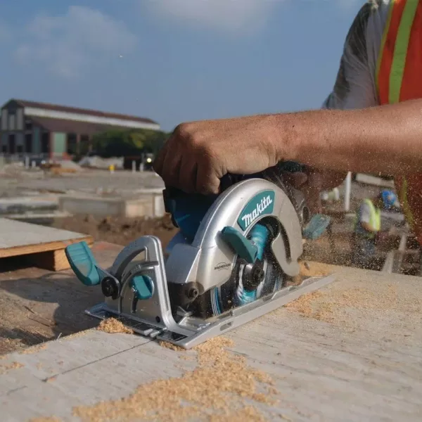 Makita 15 Amp 7-1/4 in. Corded Lightweight Magnesium Hypoid Circular Saw with built in fan and 24T Carbide blade